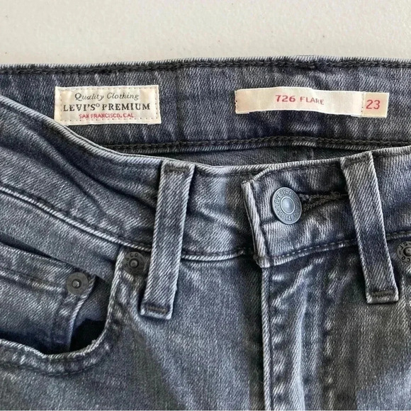 Levi’s 726 HIGH RISE FLARE WOMEN'S JEANS DARK WASH SIZE 23 - Picture 7 of 15